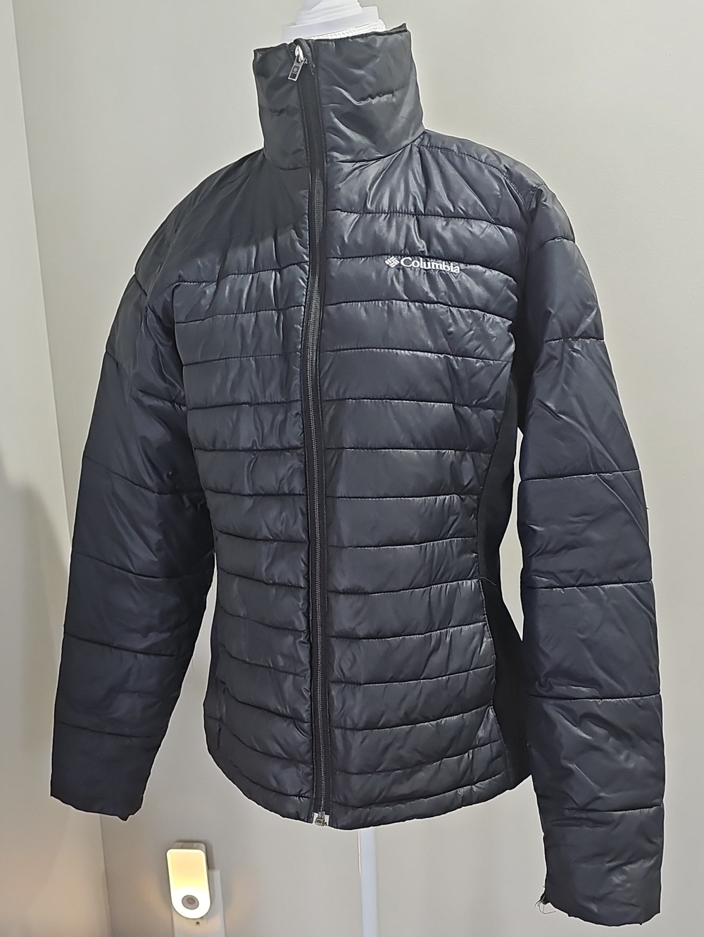 Columbia Black Quilted Puffer Jacket with High Collar. Sz M